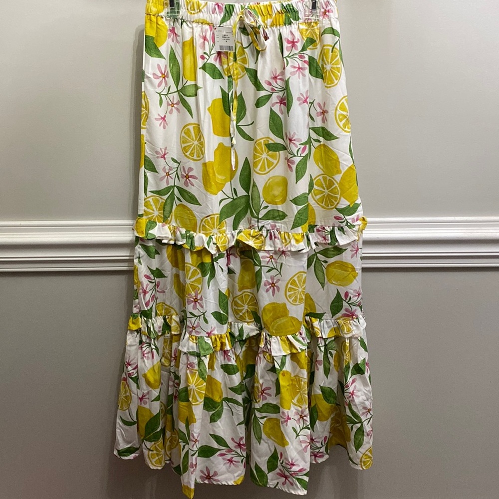 Ladies NWT size Medium Lemon Pattern Summer Maxi Skirt